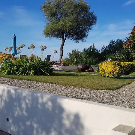 Apartamento U Melu Grand T3 Rouge En Rez De Jardin