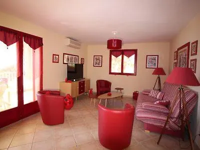 Apartment U Melu Grand T3 Rouge En Rez De Jardin *